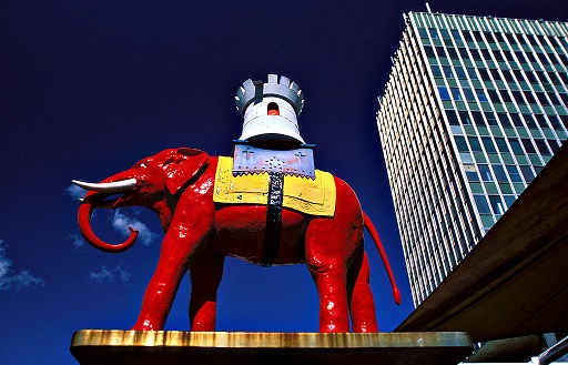 Picture of Elephant and Castle statue